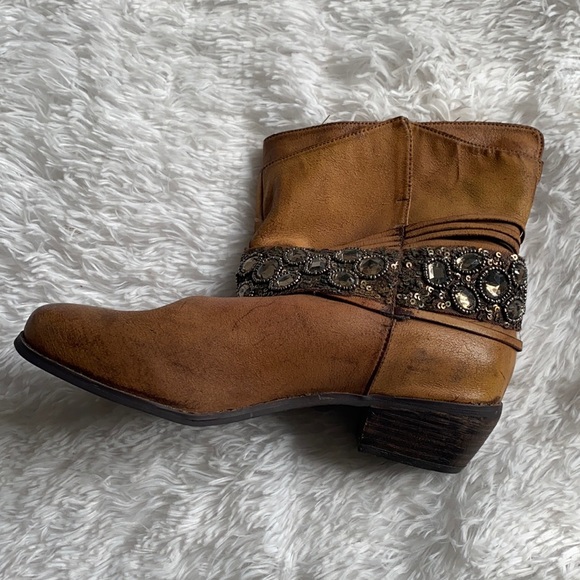 naughty monkey Shoes - Camel color Booties w jewerly details